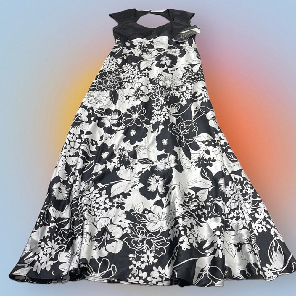 J.R. NITES Women’s 6 Black White Floral Full Length Dress